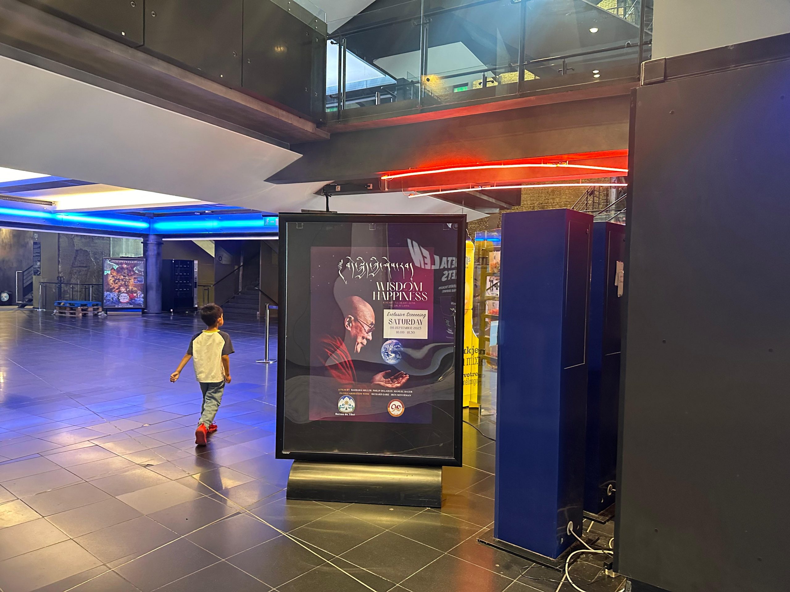 Bir qogirchoq bilan erkak porno